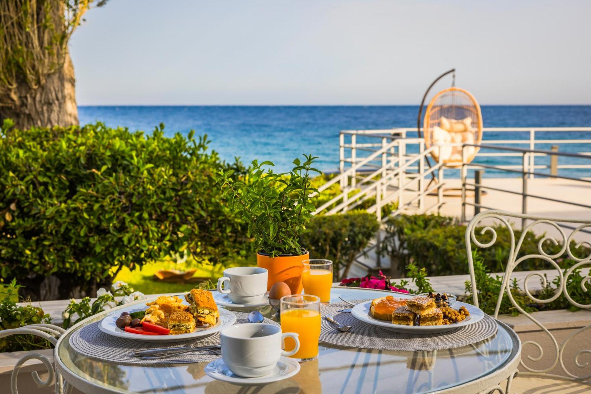 Niki Beach Hotel Kamariotissa エクステリア 写真